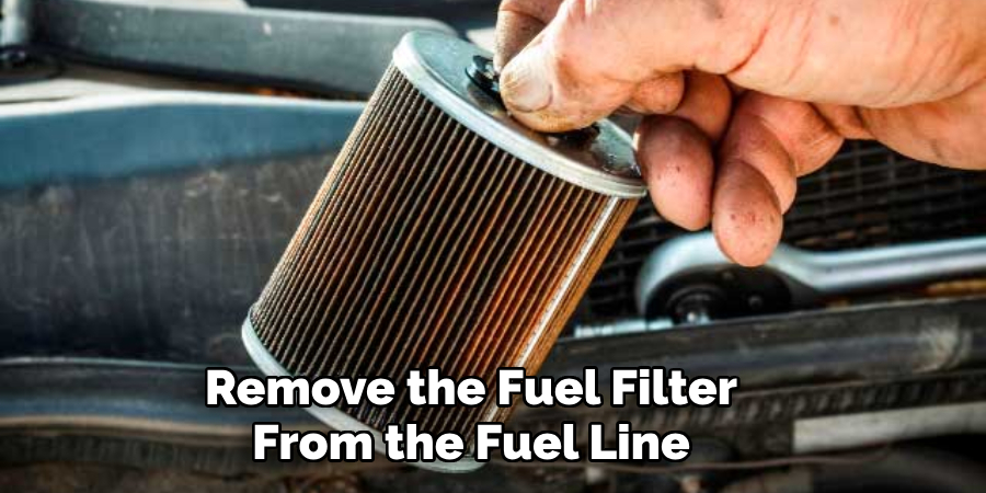 Remove the Fuel Filter From the Fuel Line