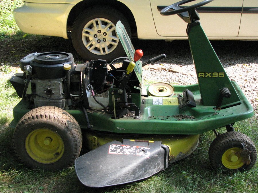 How to Get Water Out of Lawn Mower Gas Tank