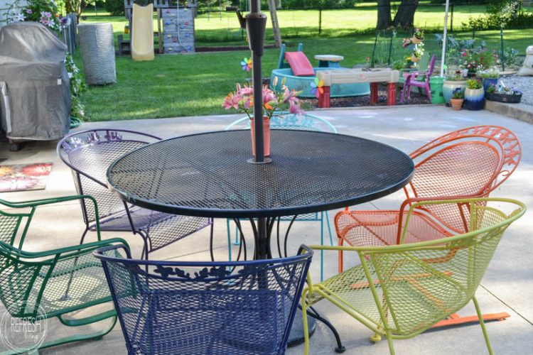 How to Paint Metal Lawn Furniture