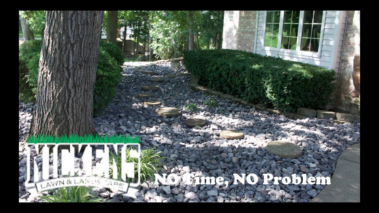 How to Replace Mulch With Rocks